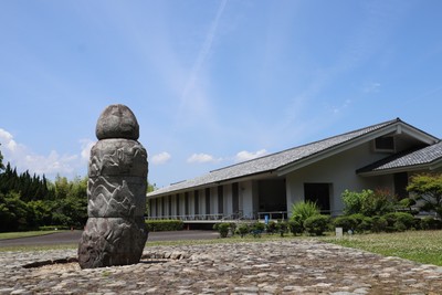 写真1 前庭の須弥山石