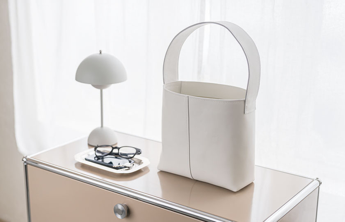 本格的な皮革のバッグ