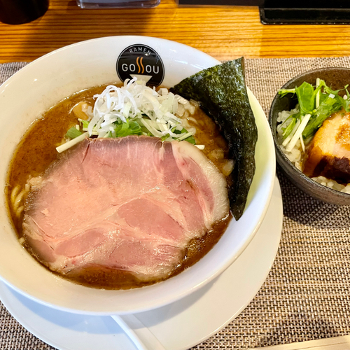 焼豚が丼いっぱいに　　