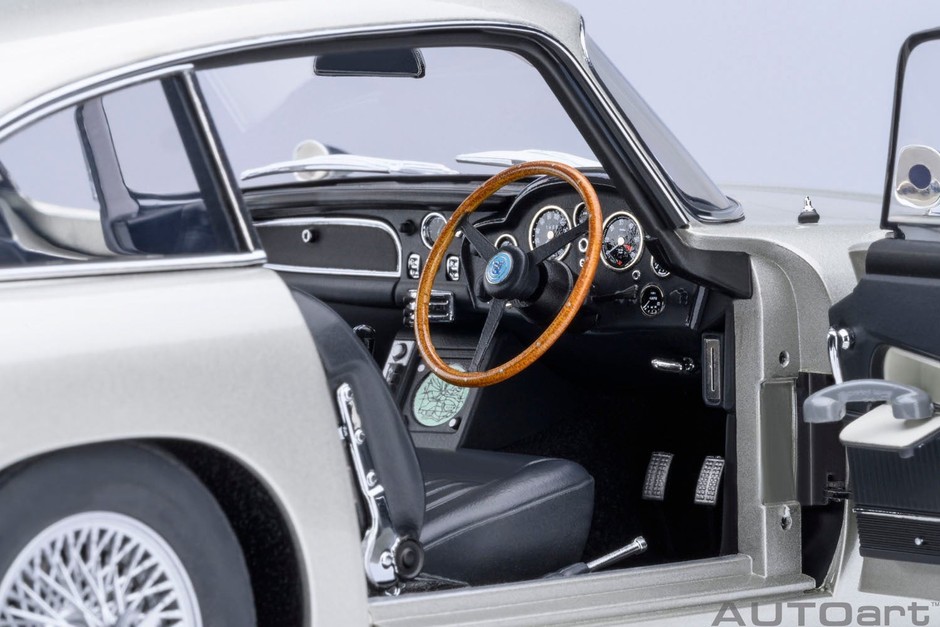 オートアート社製アストンマーチン DB5 「007/ゴールドフィンガー」