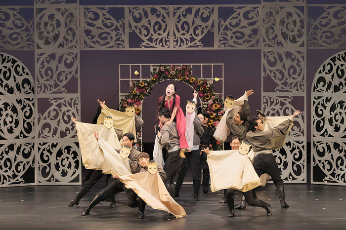 ダンス&times;人形劇「エリサと白鳥の王子たち」（2018年公演より） 撮影︓三枝近志