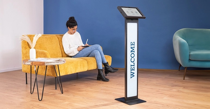 「VESAブランディング対応フロアスタンド &ndash; BrandMe」ご利用イメージⅠ