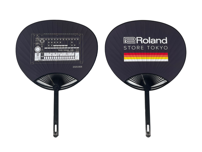 オリジナルうちわ(写真はRoland Store Tokyo仕様)