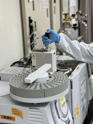 研究に用いられた分析装置（奈良文化財研究所）