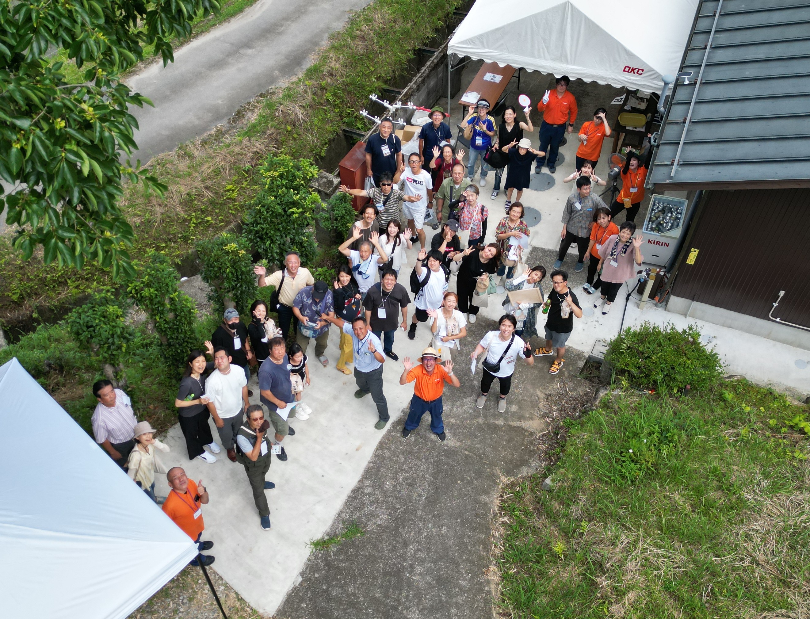 左写真と同イベントのレクリエーションの様子