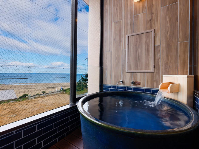  信楽焼風呂付き客室