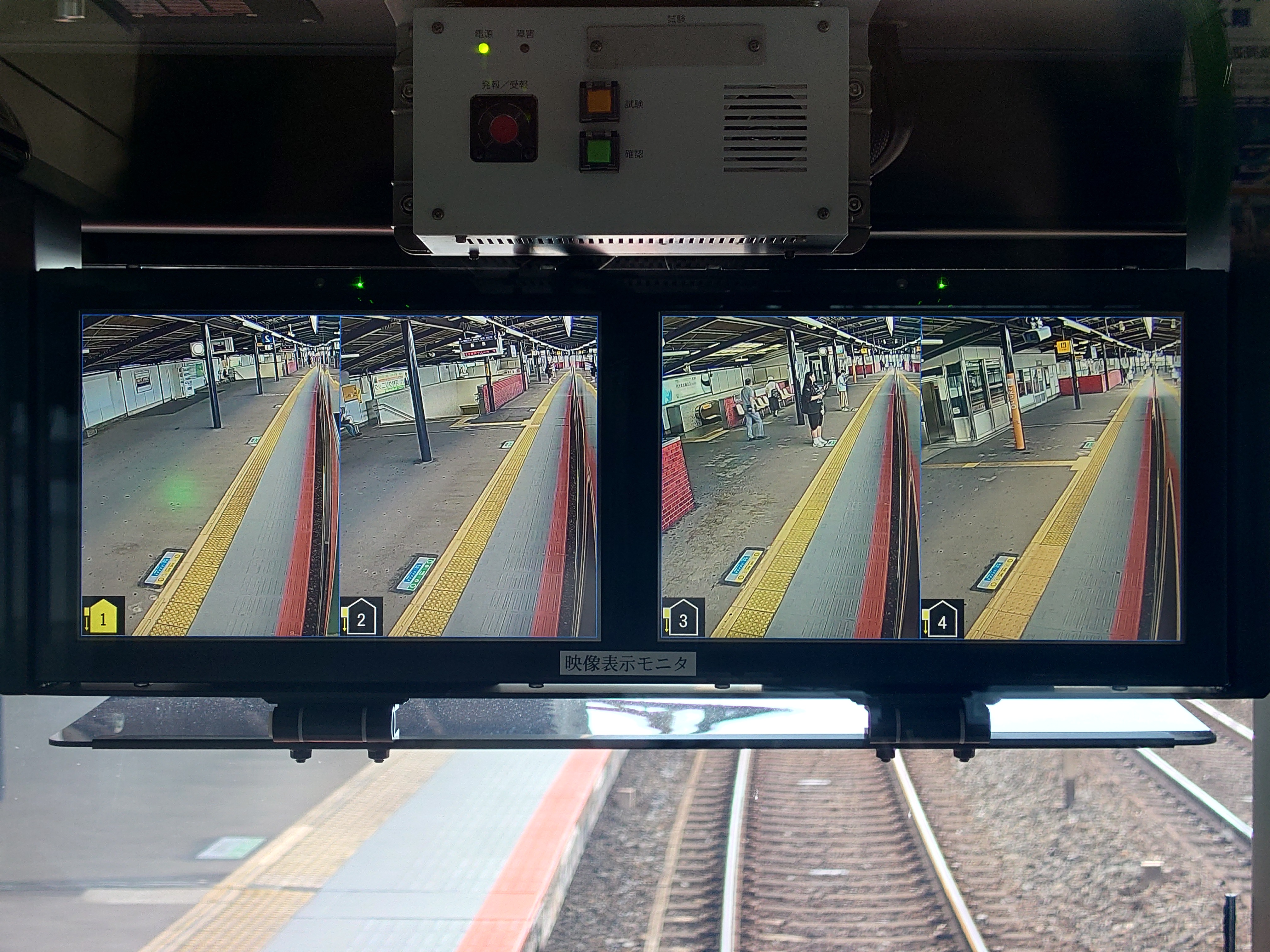 運転台映像表示モニタ