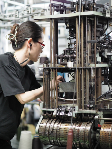 日本製靴下編機　&rdquo;巻き取り式&rdquo;ダブルシリンダー機