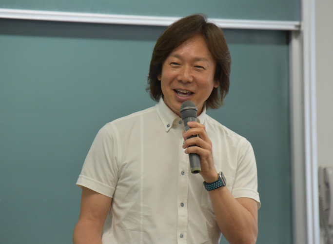 時折りユーモアも交えて講義