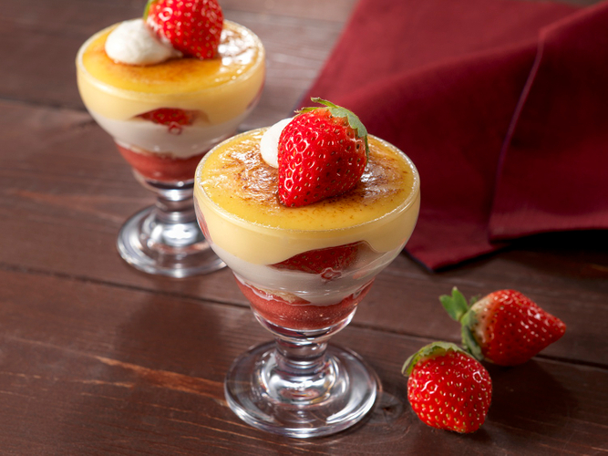 苺のブリュレパフェ