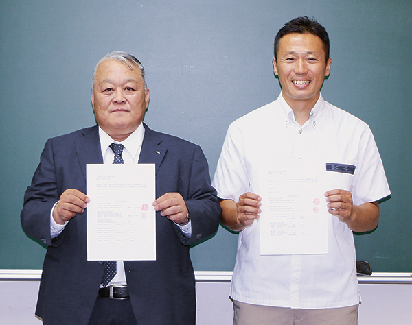有岡副支部長(沖縄第一支部・写真左)と味間支部長(沖縄第二支部・写真右)