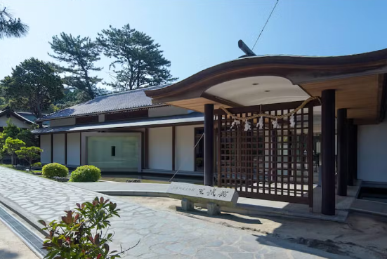 宝物殿至誠館の収蔵庫特別見学(200万円/限定1名)