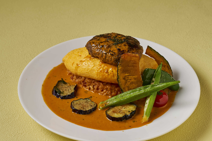 常陸牛&times;天てり卵 夏野菜のレッドホットカレーオムバーグ