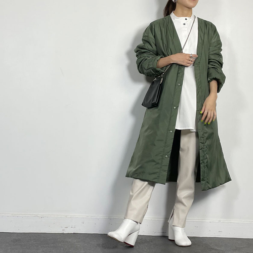 ノーカラーキルティングコート&times;レザーパンツでトレンドを抑えたコーデ