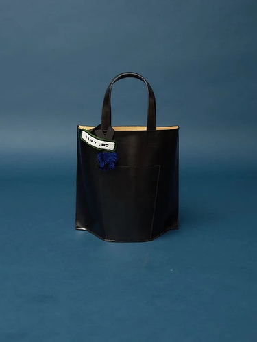 NAVY.WO 2024秋冬コレクション「TONE」より10月に発売された「Bonobo BAG(ボノボバッグ)」※コサージュ類は別途オーダー品