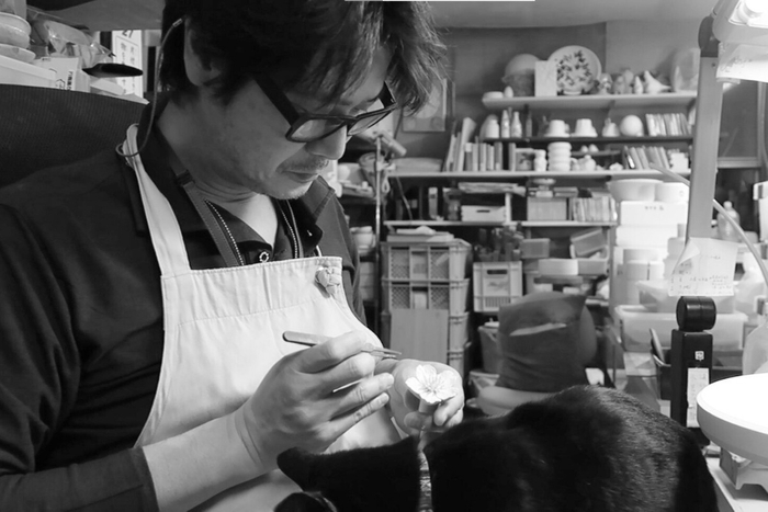 桜作陶中の福重英一郎