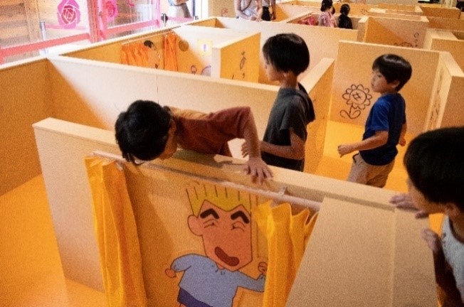 ▲迷路に隠れたしんちゃんや仲間たちを見つけ出せ!