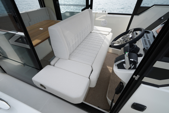 多機能な可変式キャビンシート