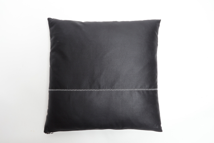 キモノ袖になるクッションカバー1