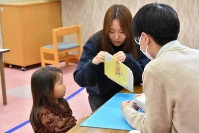 テープをはがして張り付ければ袋ができあがる