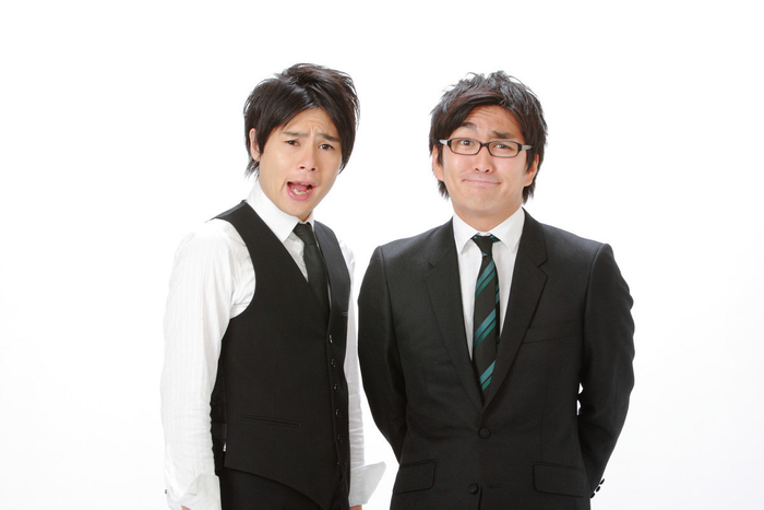 MCの平成ノブシコブシ(左から吉村崇、徳井健太)