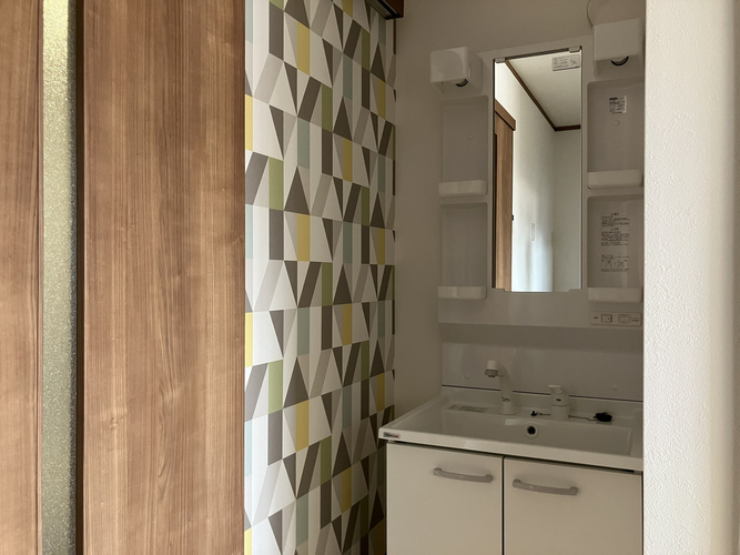 北欧テイストの壁紙を取り入れた内装デザイン