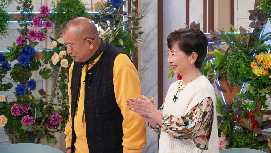 ゲストの瀬川さんを迎えるMCの鶴瓶師匠&阿川さん
