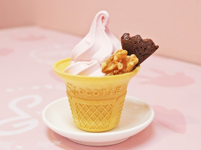 岩下の新生姜ソフトクリーム～くるみのキャラメリゼ＆チョコブラウニー添え～