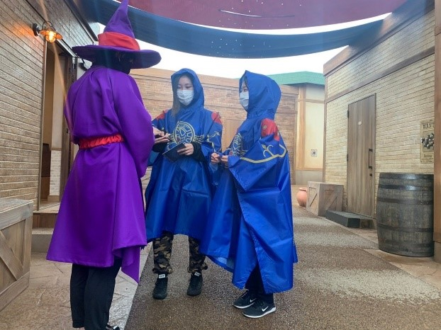 かわいいポンチョを装備すれば、雨の冒険も楽しめる！