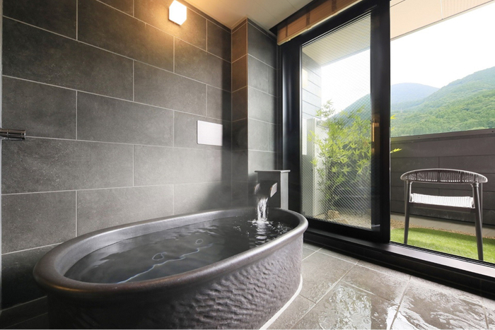 青野山を望む別館・半露天風呂付和洋室