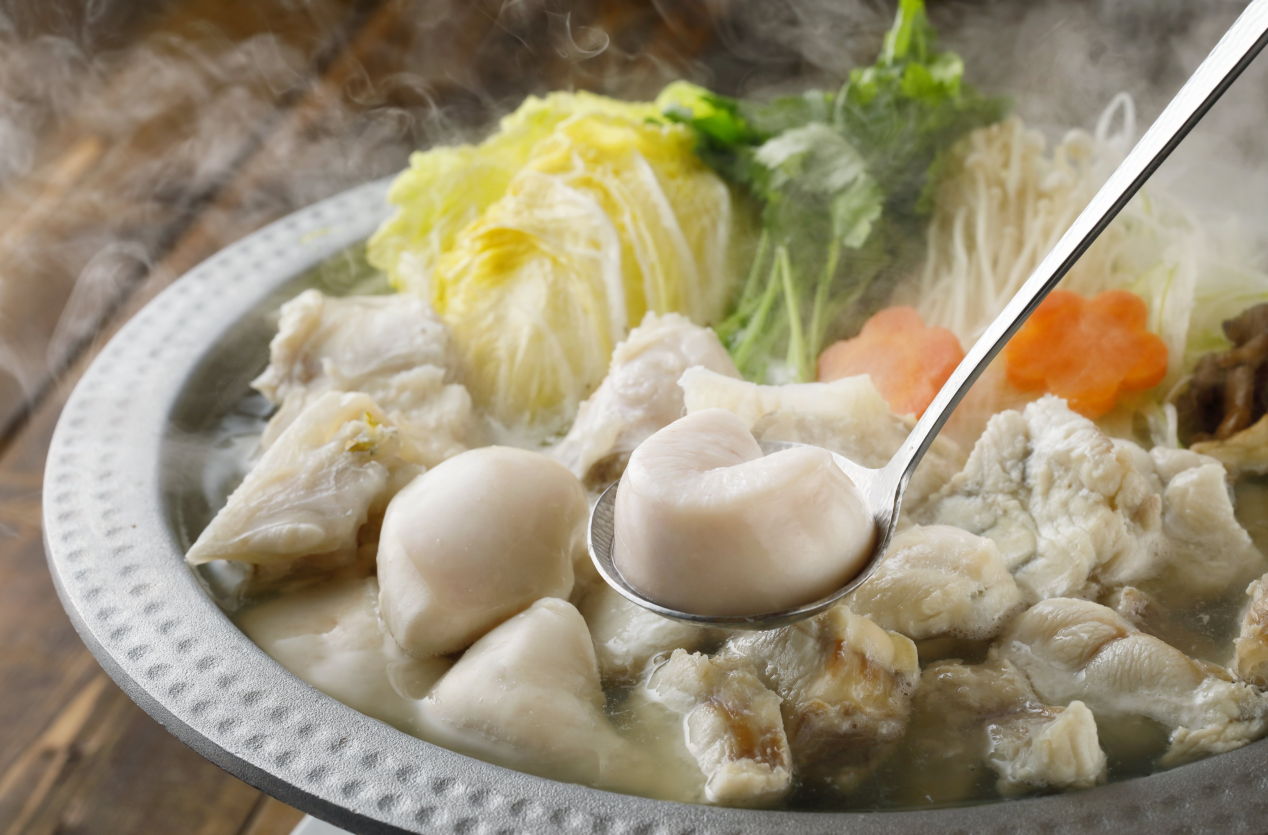 ▲淡路島の海と技術で磨かれた「淡路島3年とらふぐ鍋」