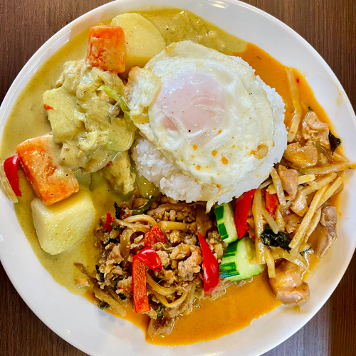 ガパオとレッドカレー➕イエローカレー　
