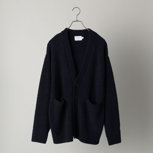 V-NECK CARDIGAN　&yen;13,970（inc. tax）NAVY