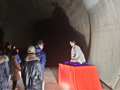 落語の様子（地下トンネル内）