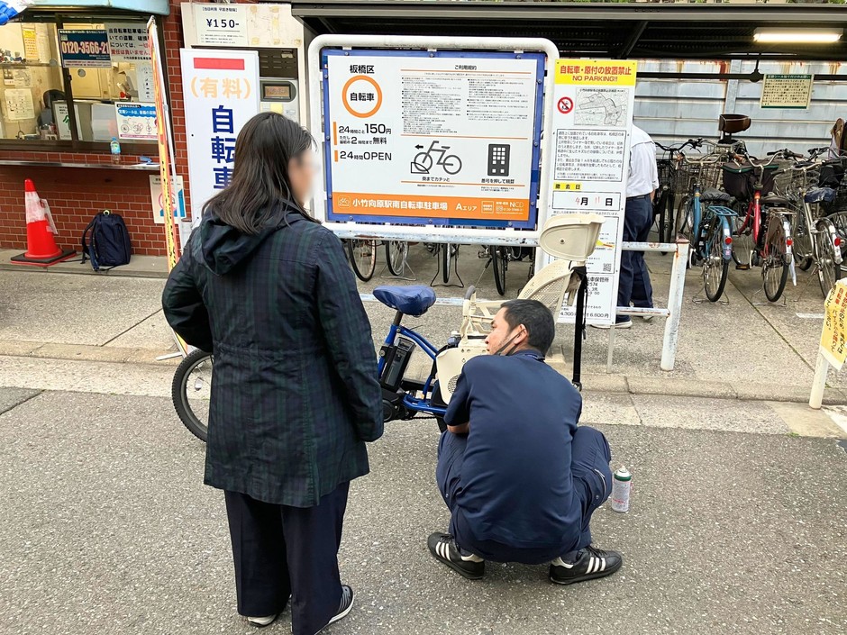 自転車安全点検キャンペーンの様子(1)