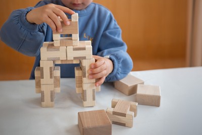 あそび広がる組木の積木「Teneru」