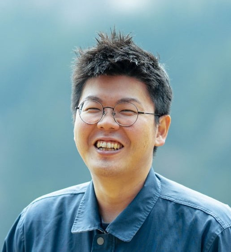 森本 真志 ：銀行員から地域の頼れる土建屋さんへ 前職：銀行員（東京）  現在：建設業（小松組）&rarr;派遣事業所の事務局長（西粟倉事業協同組合）  「未経験から飛び込んだ理由と、あらゆる地域課題に直接挑む面白さ」