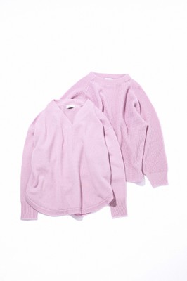 V-NECK PULLOVER KNIT ¥13,970　　　　　　　　2-WAY CROPPED KNIT ¥13,970 