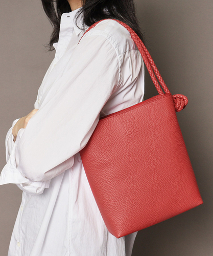 レザーショルダーバッグ S &yen;44,000(税込)