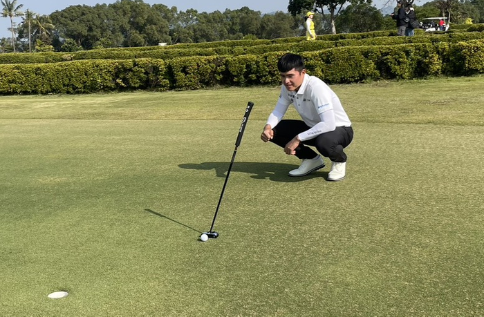 MEGA Zero Gravity S317 パター 自立画像