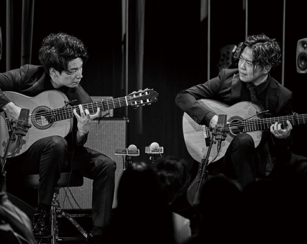 徳永兄弟によるフラメンコギターの演奏　ⓒ飯田利教