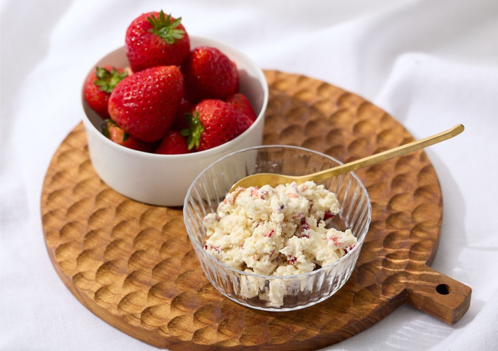 風味豊かな「チーズの酒粕漬」に上品な甘みのいちごの果肉がたっぷり。