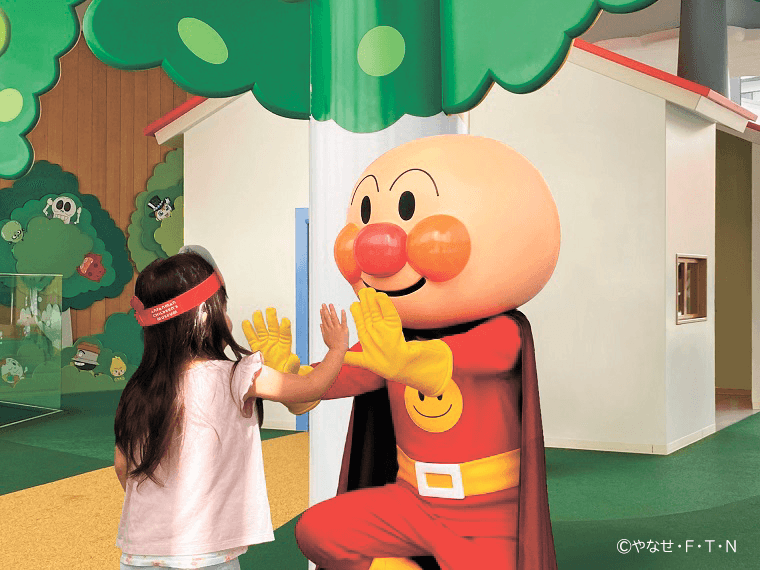 アンパンマンたちとタッチやハグでごあいさつできる「キャラクターグリーティング」