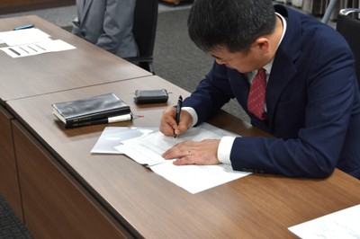 覚書への署名