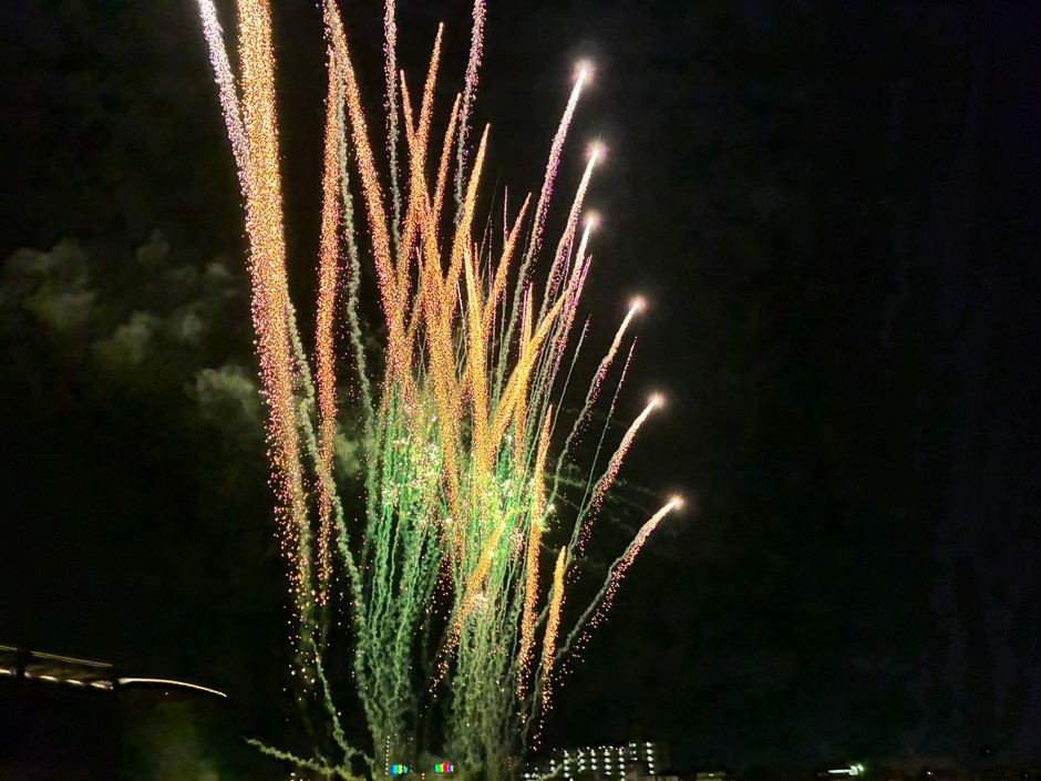 3000発の花火が夜空を彩る