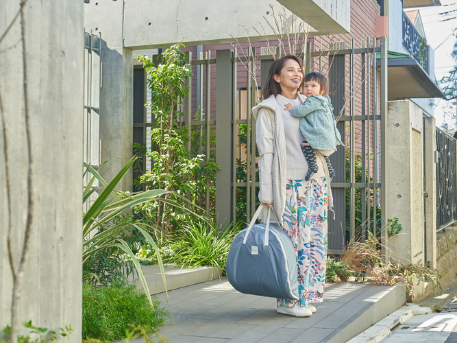 持ち運びしやすく様々な場所でご利用いただけるneomamaismのベッドインベッド