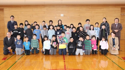 ジブラルタ生命、全国へき地教育研究連盟加盟校へ、 リユースノートPC150台を寄贈