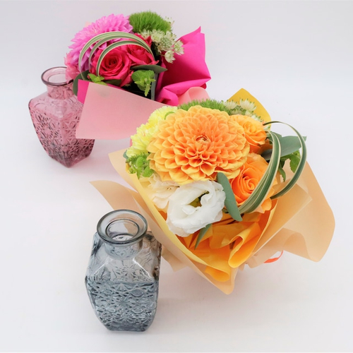 彩りダリアのミニブーケとグラスのセット&yen;3,080 税込