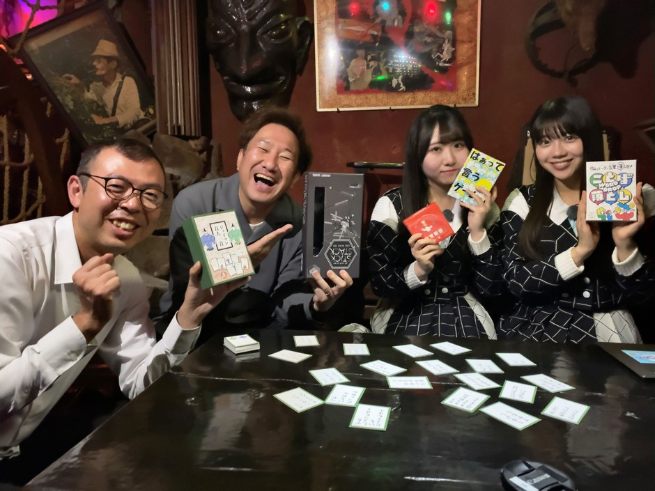 左から ジョイマン(高木晋哉・池谷和志)、内海里音(STU48)、工藤理子(STU48)
