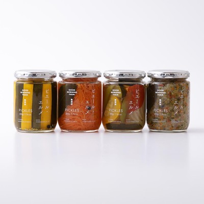 ピクルス　各1,458円～（約220g） 。愛媛県産の野菜を中心に使い、一つずつ丁寧に手作りされたピクルス。※旬の野菜を使っているので、内容は季節によって異なります。
